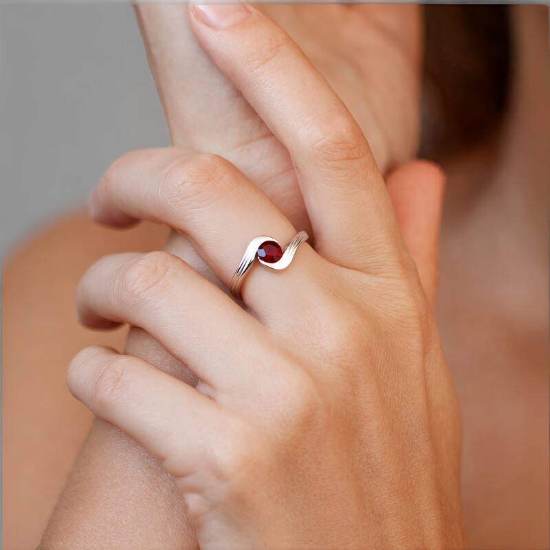 Anillo en plata con Rubí de Tanzania