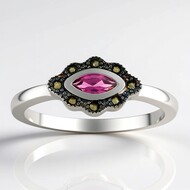 Zilveren ring met een rhodliet