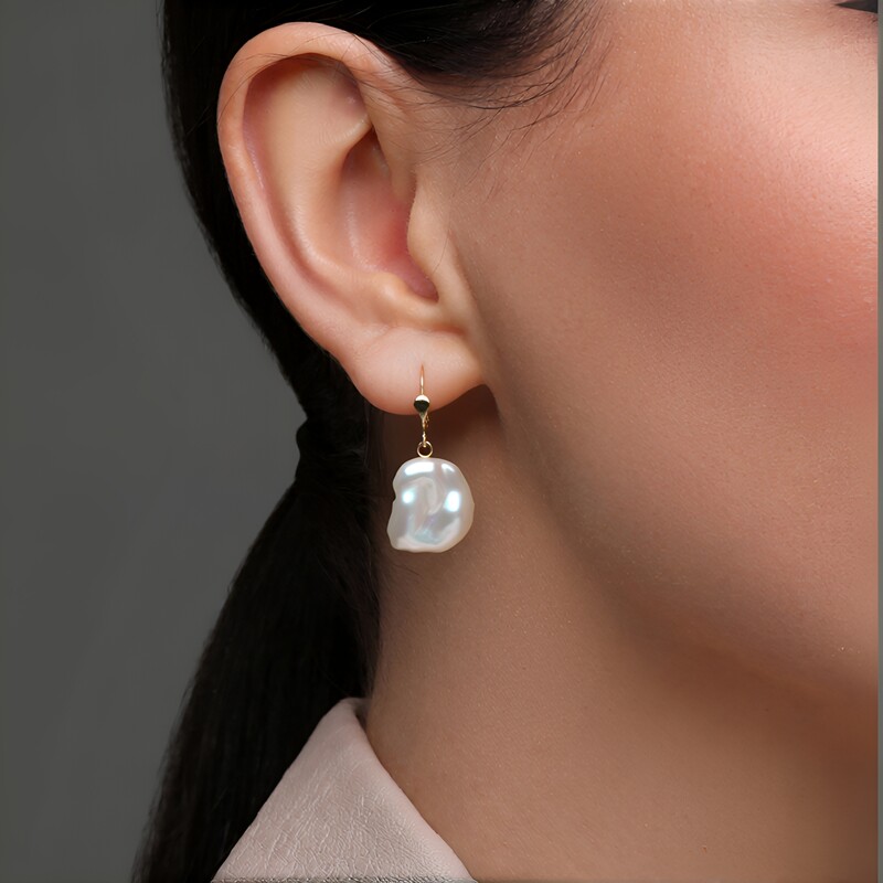 Weiße Süßwasserzuchtperlen-Goldohrringe
