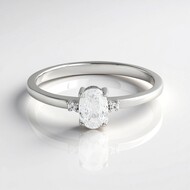 Zilveren ring met een zirkoon