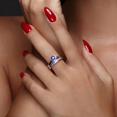 Anillo en plata con Tanzanita (KM by Juwelo)