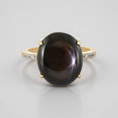 Bague en or et Saphir étoilé noir