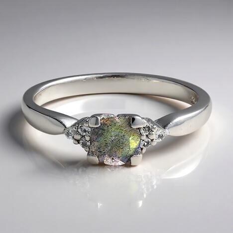 Anello in argento con Spectrolite