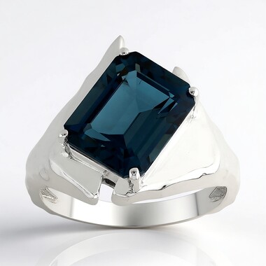 Anillo en plata con Topacio azul de Londres (Pallanova)