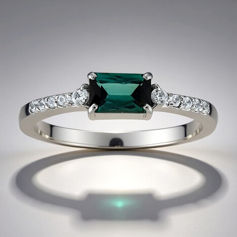 Anello in argento con Indicolite (Adela Silber)