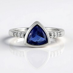 Anello in argento con Cianite del Nepal