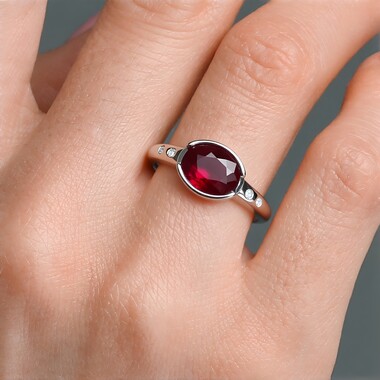 Anillo en plata con Rubí de Madagascar