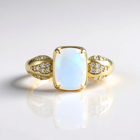 Anello in oro con Opale di Welo AAA (de Melo)