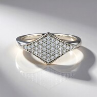 Zilveren ring met zirkonen
