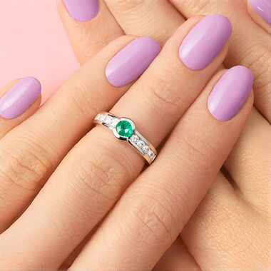 Bague en argent et Emeraude de Russie