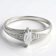 Anillo en plata con Zafiro blanco