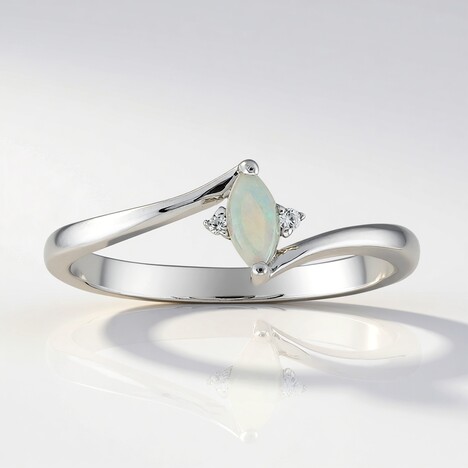 Anello in argento con Opale Bianco