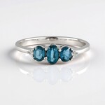 Anello in argento con Cianite Blu Foglia di Tè