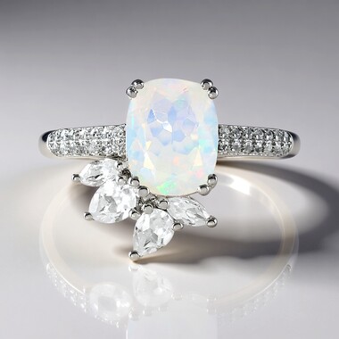 Anillo en plata con Ópalo de Welo