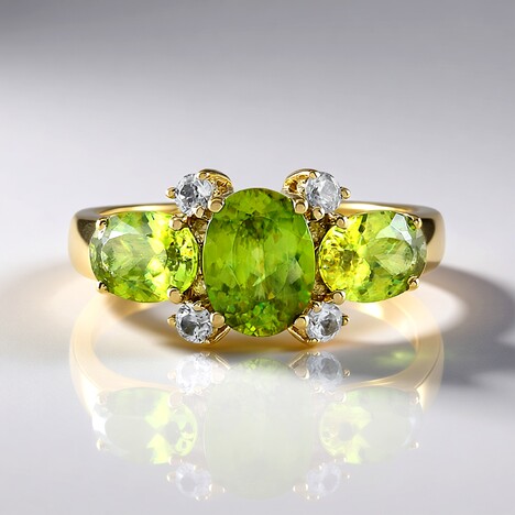 Anello in oro con Sfene