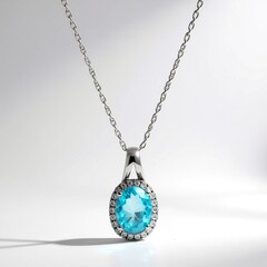 Collana in oro con Apatite Blu