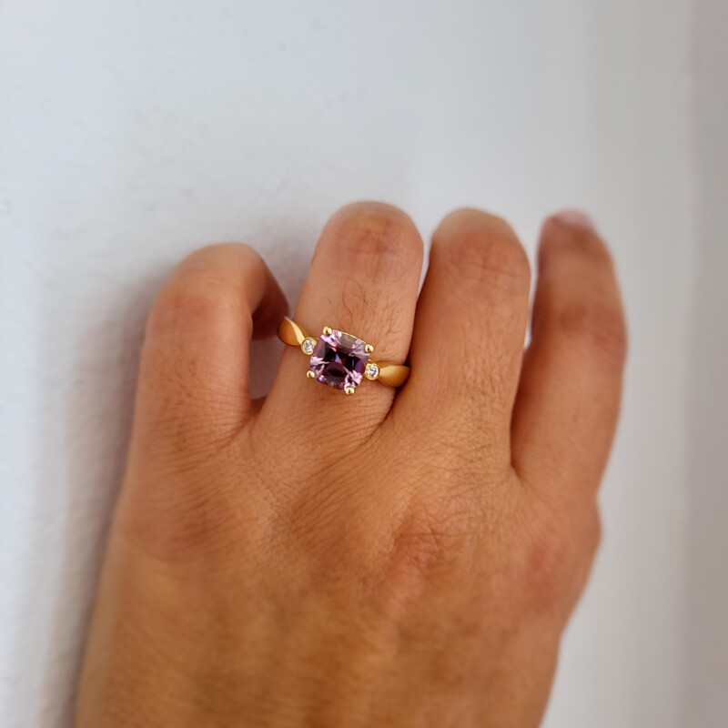 Anillo en oro con Diáspora rosa (AMAYANI)