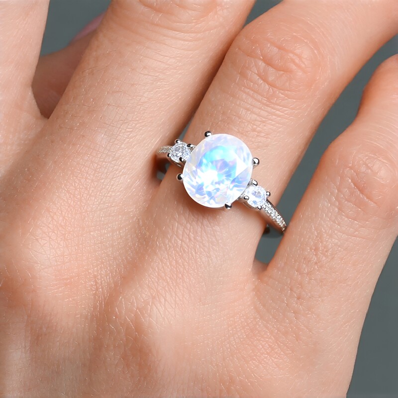 Anello in argento con Pietra di Luna Arcobaleno