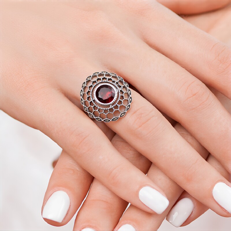 Anillo en plata con Granate de Mozambique (Annette classic)