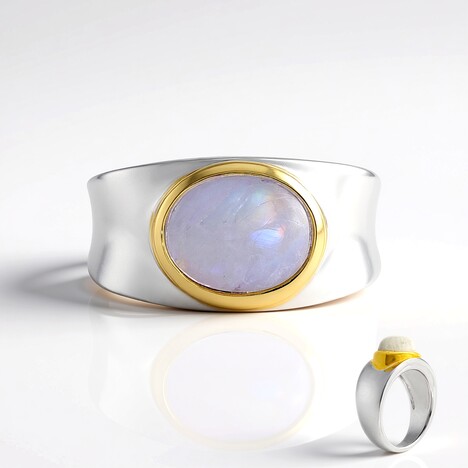 Anello in argento con Pietra di Luna Arcobaleno