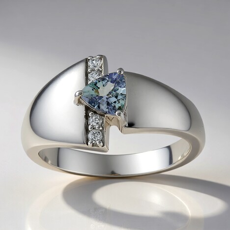 Anello in argento con Tanzanite (non riscaldata) (Pallanova)