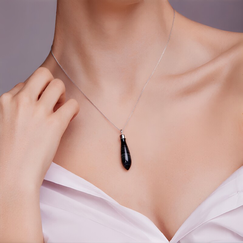 Schwarzer Achat-Silberanhänger (MONOSONO COLLECTION)