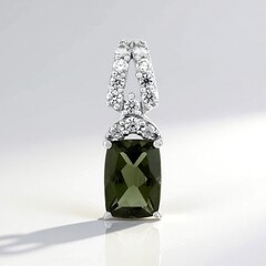 Ciondolo in argento con Moldavite