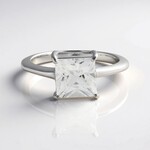 Anello in argento con Zircone