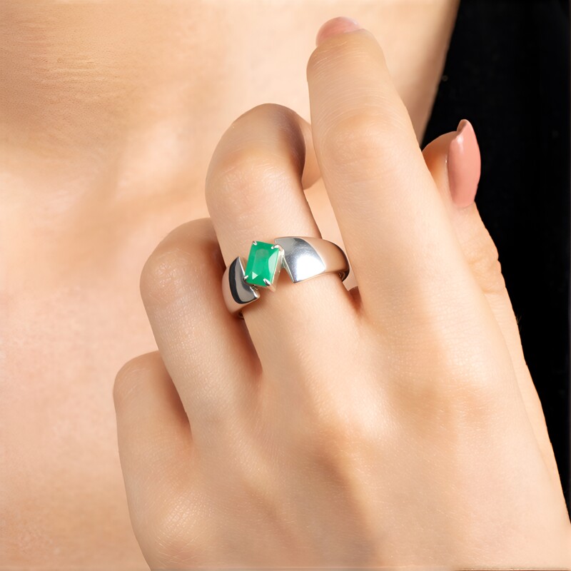 Zilveren ring met een Zambia-smaragd