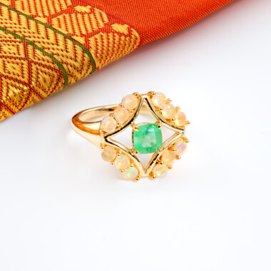 Anillo en plata con Esmeralda de Rusia