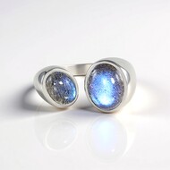Anello in argento con Labradorite Blu Maniry (KM by Juwelo)