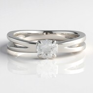 Anillo en plata con Zircón