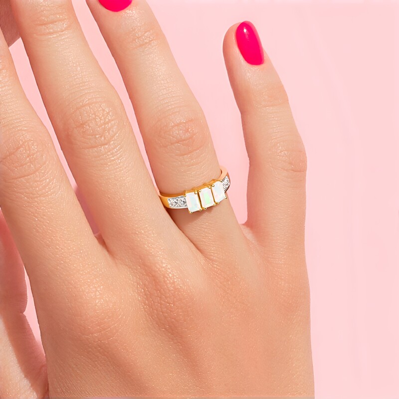 Anillo en plata con Ópalo de Welo