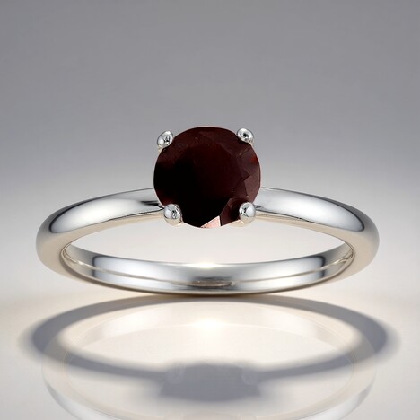 Anello in argento con Granato