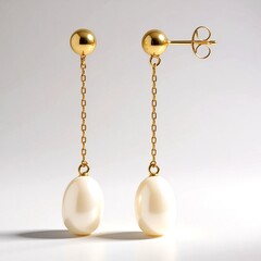 Gouden oorbellen met Witte zoetwater kweekparels