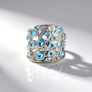 Anillo en plata con Topacio azul suizo (de Melo Essence)