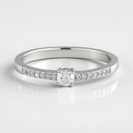 Anillo en plata con Zircón