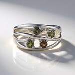 Anello in argento con Granato Cangiante