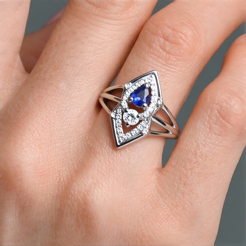 Bague en argent et Saphir bleu de Ceylan non chauffé