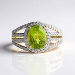 Anello in oro con Peridoto (SUHANA)