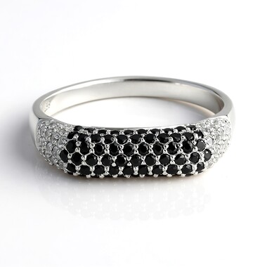 Zilveren ring met zwarte spinelstenen