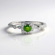 Zilveren ring met een Russische diopsied