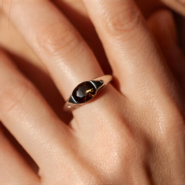Zilveren ring met een kaneel zirkoon