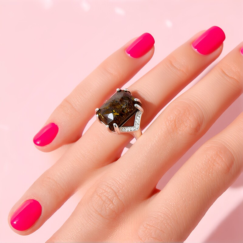 Anillo en plata con Cuarzo Dinosaurio