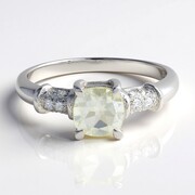 Anillo en plata con Ortoclasa