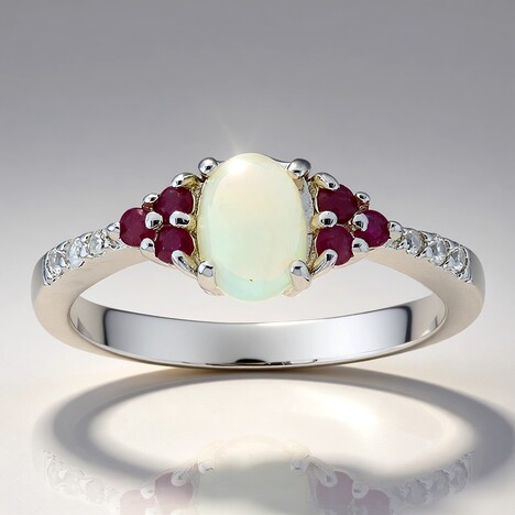 Anello in argento con Opale di Welo
