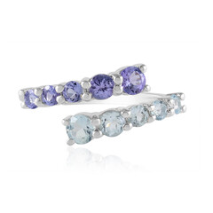 Zilveren ring met een tanzaniet