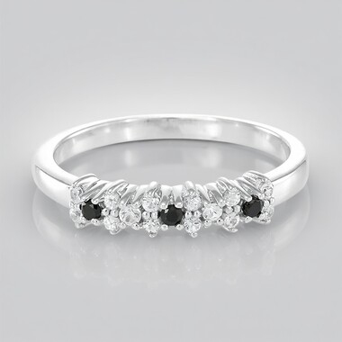 Zilveren ring met zwarte spinelstenen