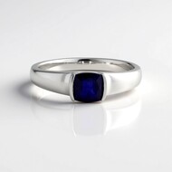 Anillo en plata con Zafiro azul de Madagascar