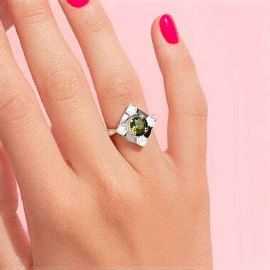 Anillo en plata con Zircón verde Ceylon
